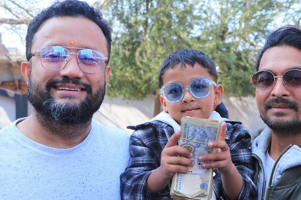 ‘आबाट आमा’ को ‘लैजा खबर ए हावा’ को कभर सङबाट बर्दियाका दिप्सुले जिते ५१ हजार पुरस्कार